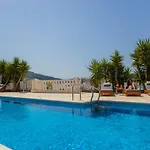 Perla 4*