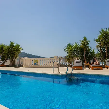 Perla Beach Resort 4*