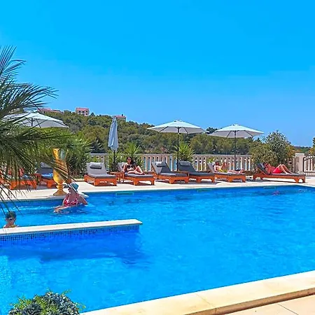Perla Aparthotel 4*
