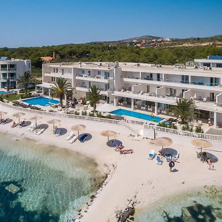 Perla Beach Resort 4*